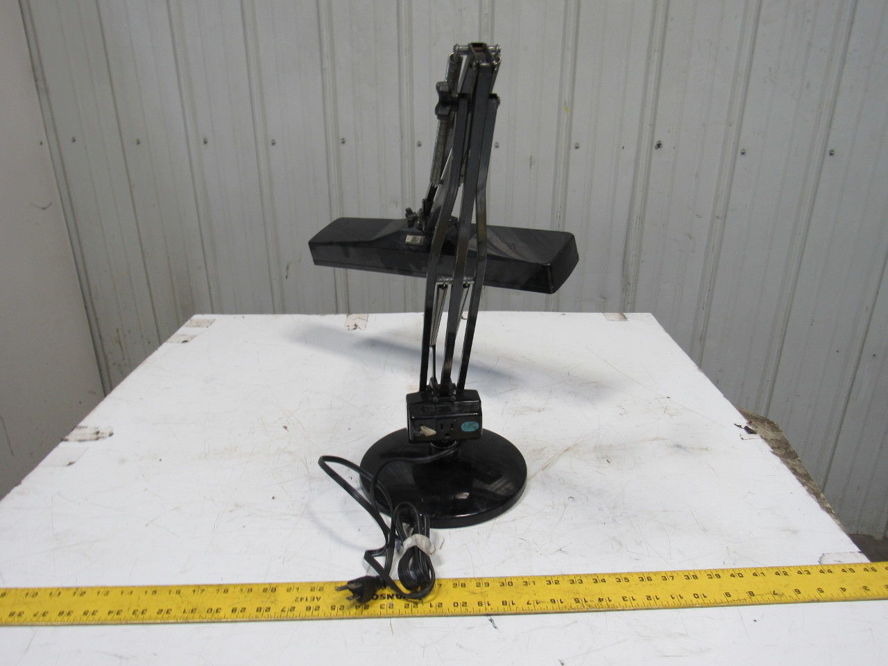 Ledu 34667 110V Portable Adjustable Hobby Task Workshop Light