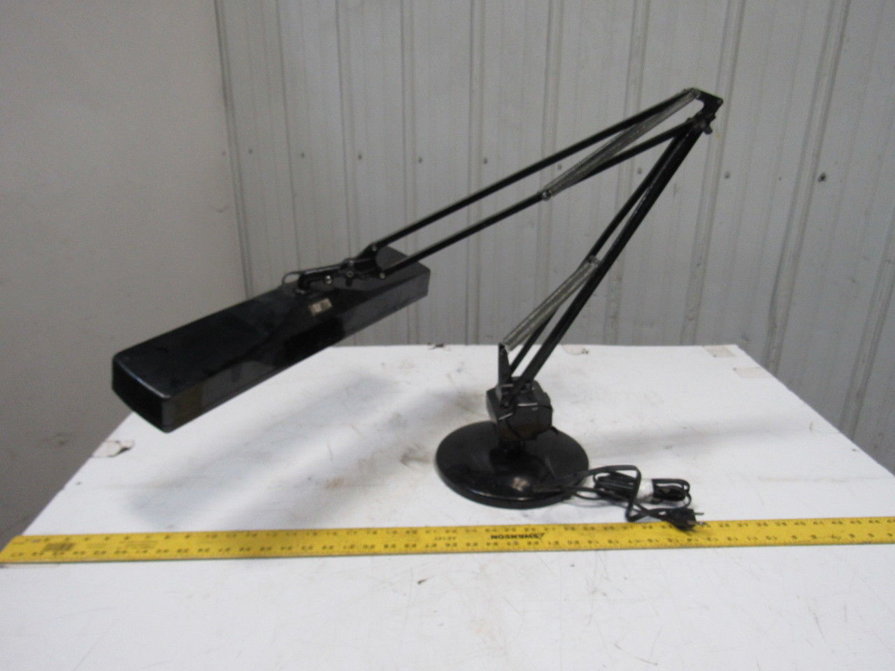 Ledu 34667 110V Portable Adjustable Hobby Task Workshop Light