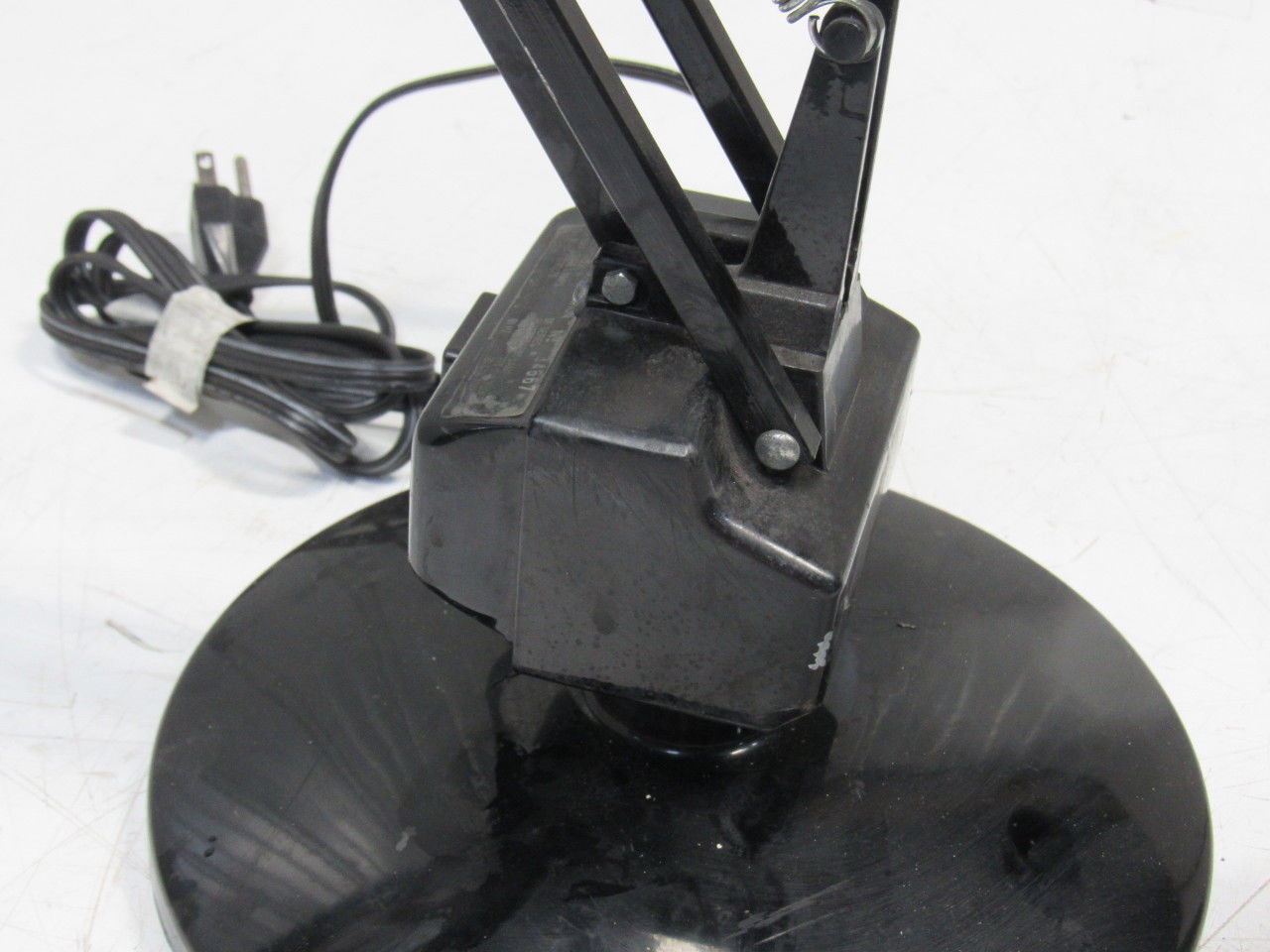 Ledu 34667 110V Portable Adjustable Hobby Task Workshop Light