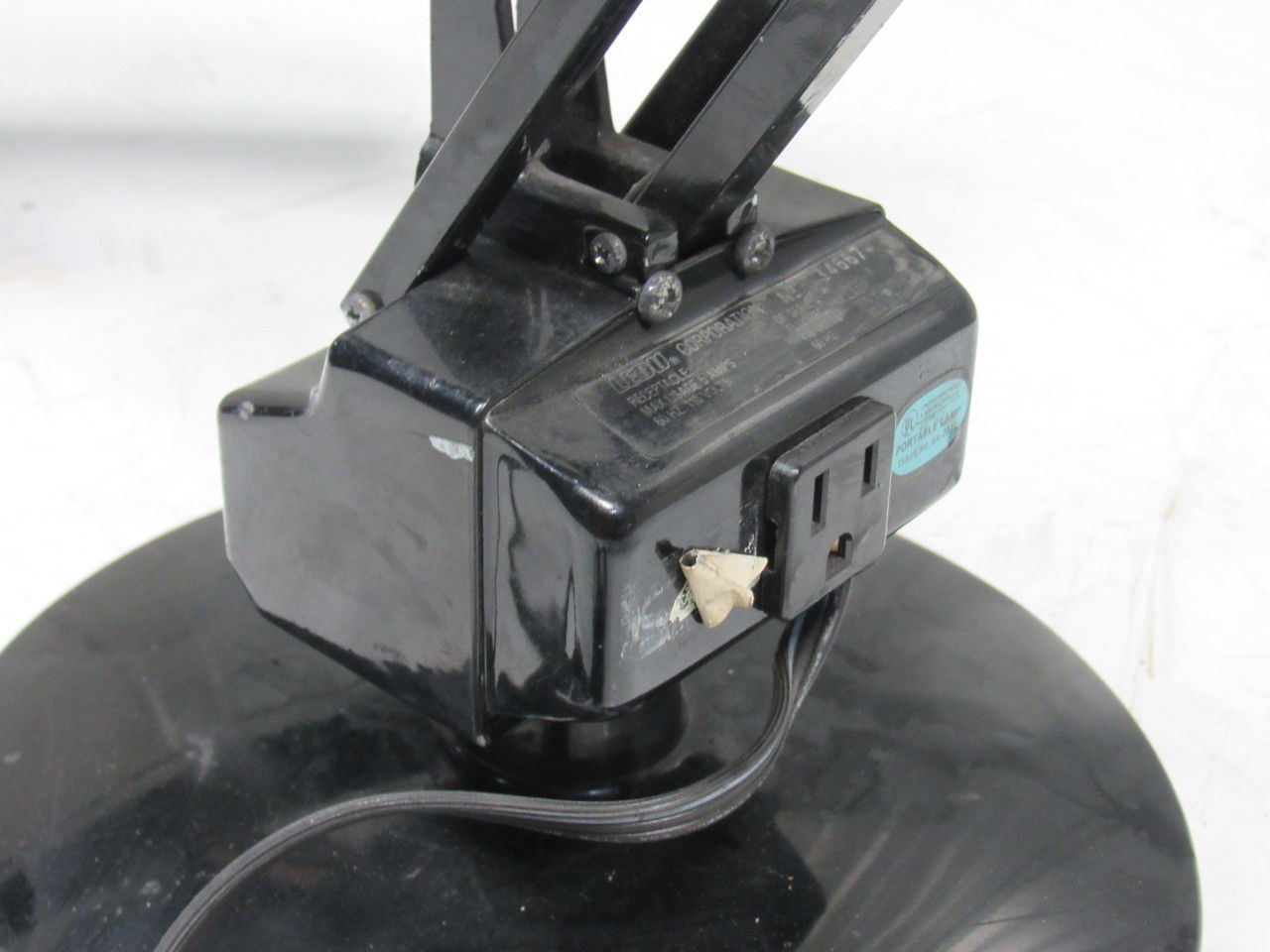 Ledu 34667 110V Portable Adjustable Hobby Task Workshop Light