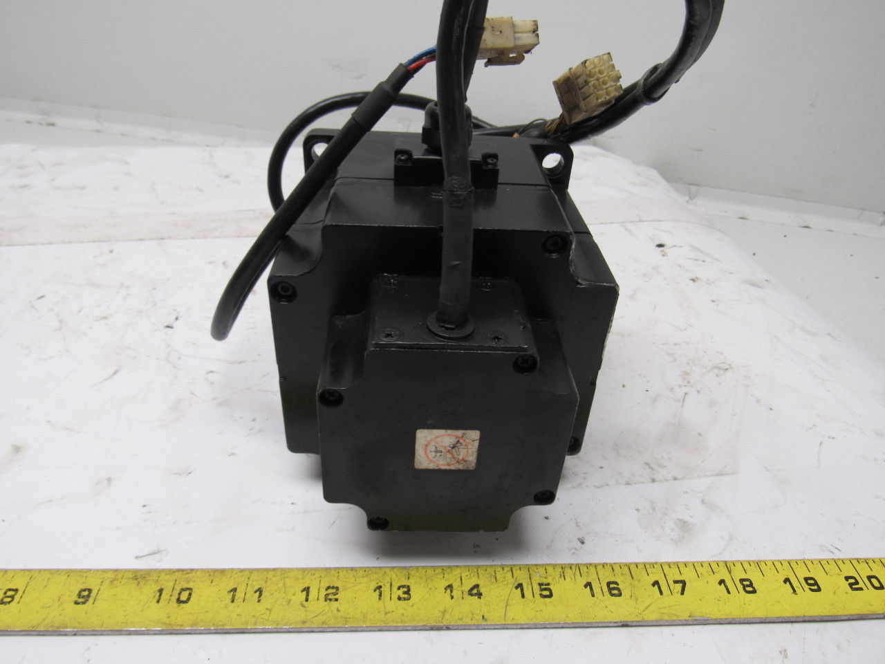 Yaskawa SGMP-08AWYR32 750W 200V 4.1A 2.39Nm 3000RPM Servo Motor