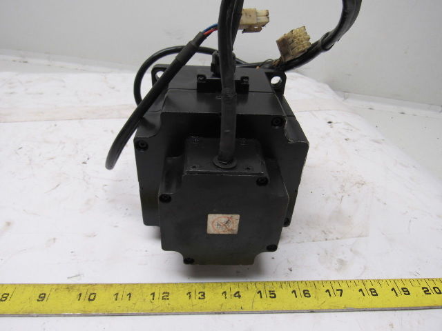 Yaskawa SGMP-08AWYR32 750W 200V 4.1A 2.39Nm 3000RPM Servo Motor