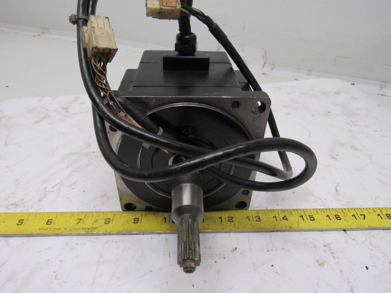 Yaskawa SGMP-08AWYR32 750W 200V 4.1A 2.39Nm 3000RPM Servo Motor
