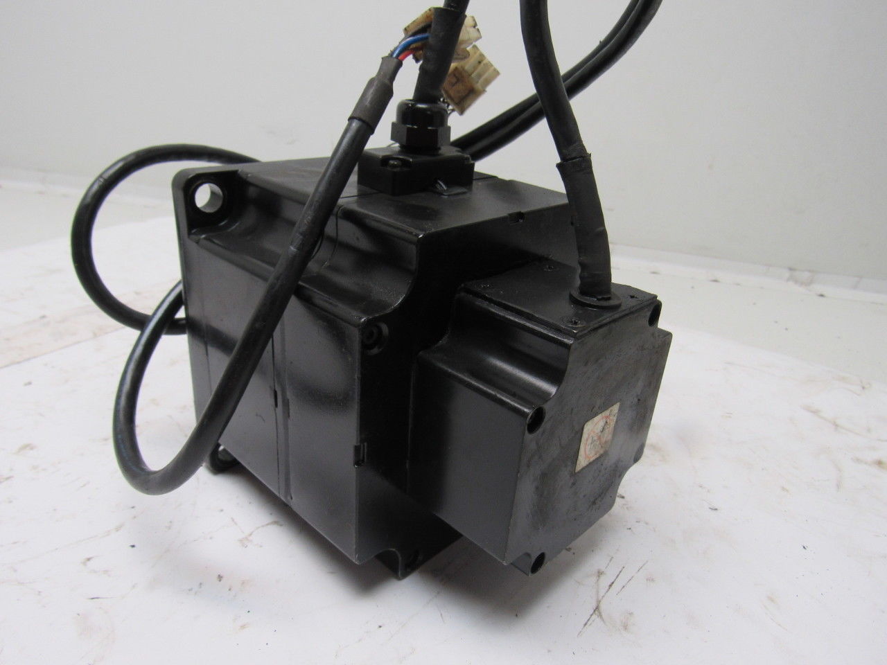 Yaskawa SGMP-08AWYR32 750W 200V 4.1A 2.39Nm 3000RPM Servo Motor
