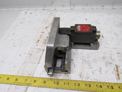 Euchner NZ1VZ-538 E Safety Interlock Switch W/ Door Handle Actuator