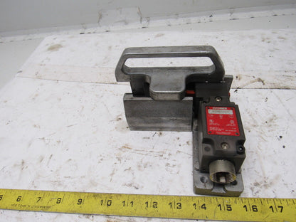 Euchner NZ1VZ-538 E Safety Interlock Switch W/ Door Handle Actuator