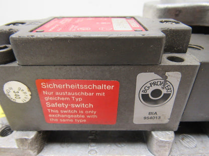 Euchner NZ1VZ-538 E Safety Interlock Switch W/ Door Handle Actuator