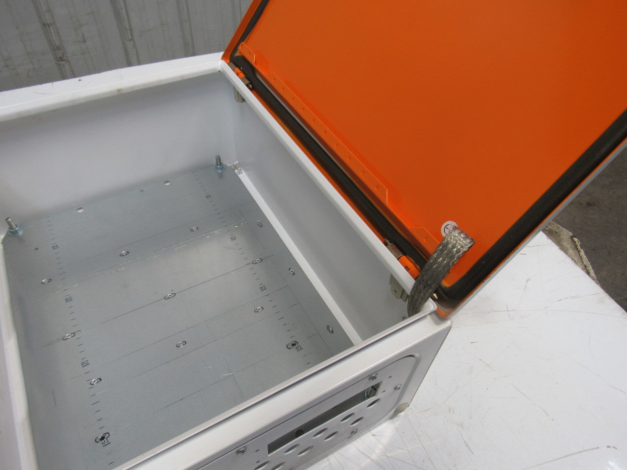 Rittal AE 1045 19-3/4"x15-3/4"x7-1/4" Electrical Enclosure Cabinet W/Back Plate