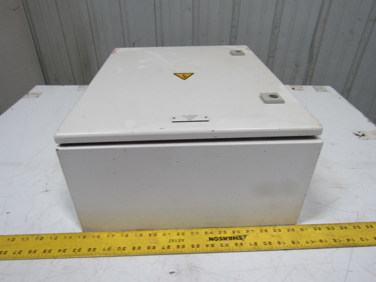 Rittal AE 1045 19-3/4"x15-3/4"x7-1/4" Electrical Enclosure Cabinet W/Back Plate