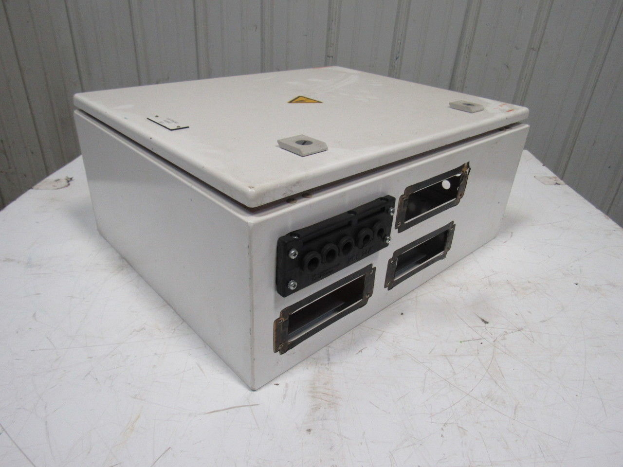 Rittal AE 1045 19-3/4"x15-3/4"x7-1/4" Electrical Enclosure Cabinet W/Back Plate