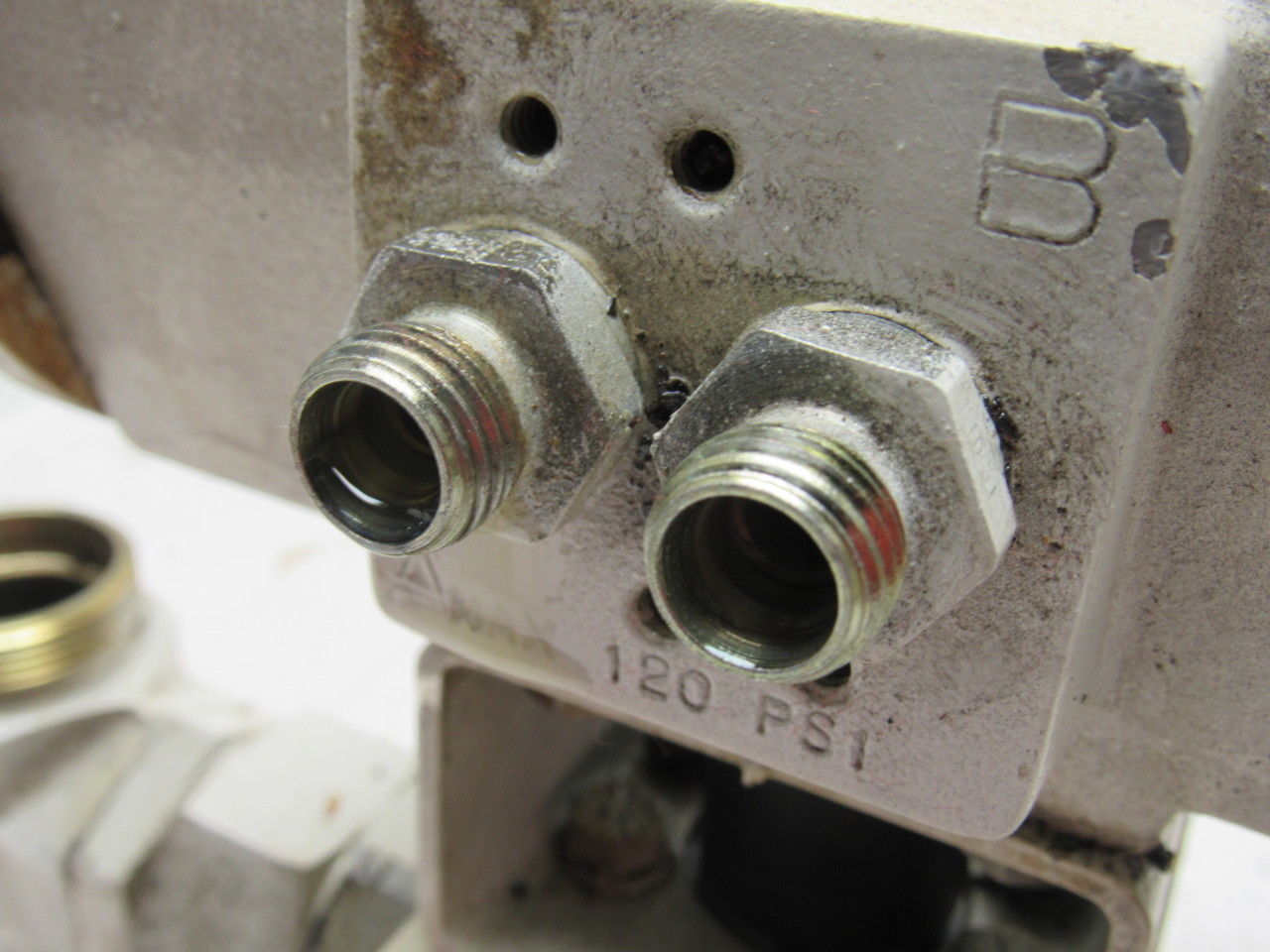 DMIC BV3D-1500BA-1113DAEH3 3000PSI 3Way Hydraulic Actuated 1-1/2" Ball Valve