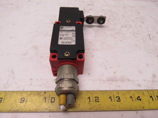 Allen Bradley 802F-E60M10-S7 Ser. A Mechanical Safety Interlock w/Key 300V 10A