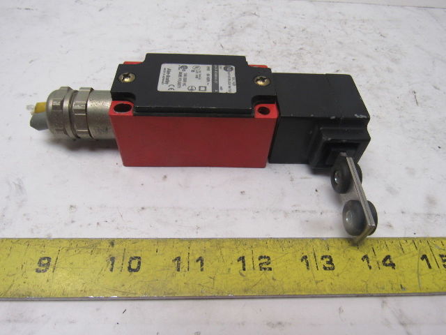 Allen Bradley 802F-E60M10-S7 Ser. A Mechanical Safety Interlock w/Key 300V 10A