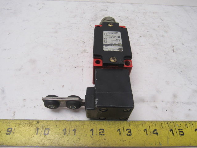 Allen Bradley 802F-E60M10-S7 Ser. A Mechanical Safety Interlock w/Key 300V 10A