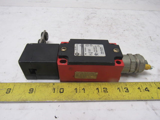 Allen Bradley 802F-E60M10-S7 Ser. A Mechanical Safety Interlock w/Key 300V 10A