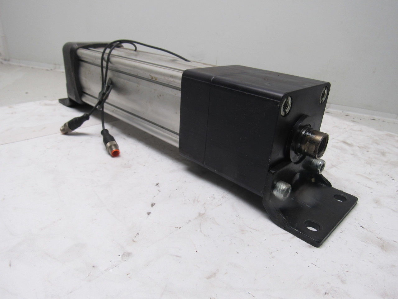Parker P1D4L080MC-0200NNN6N Rod Lock Pneumatic Air Cylinder 80mmBore 200mmStroke