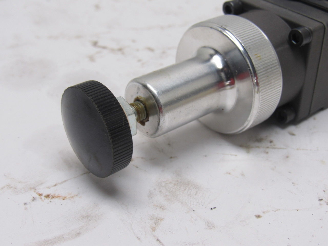 Numatics 081RD100J016Y00 Pneumatic Pressure Regulator Valve