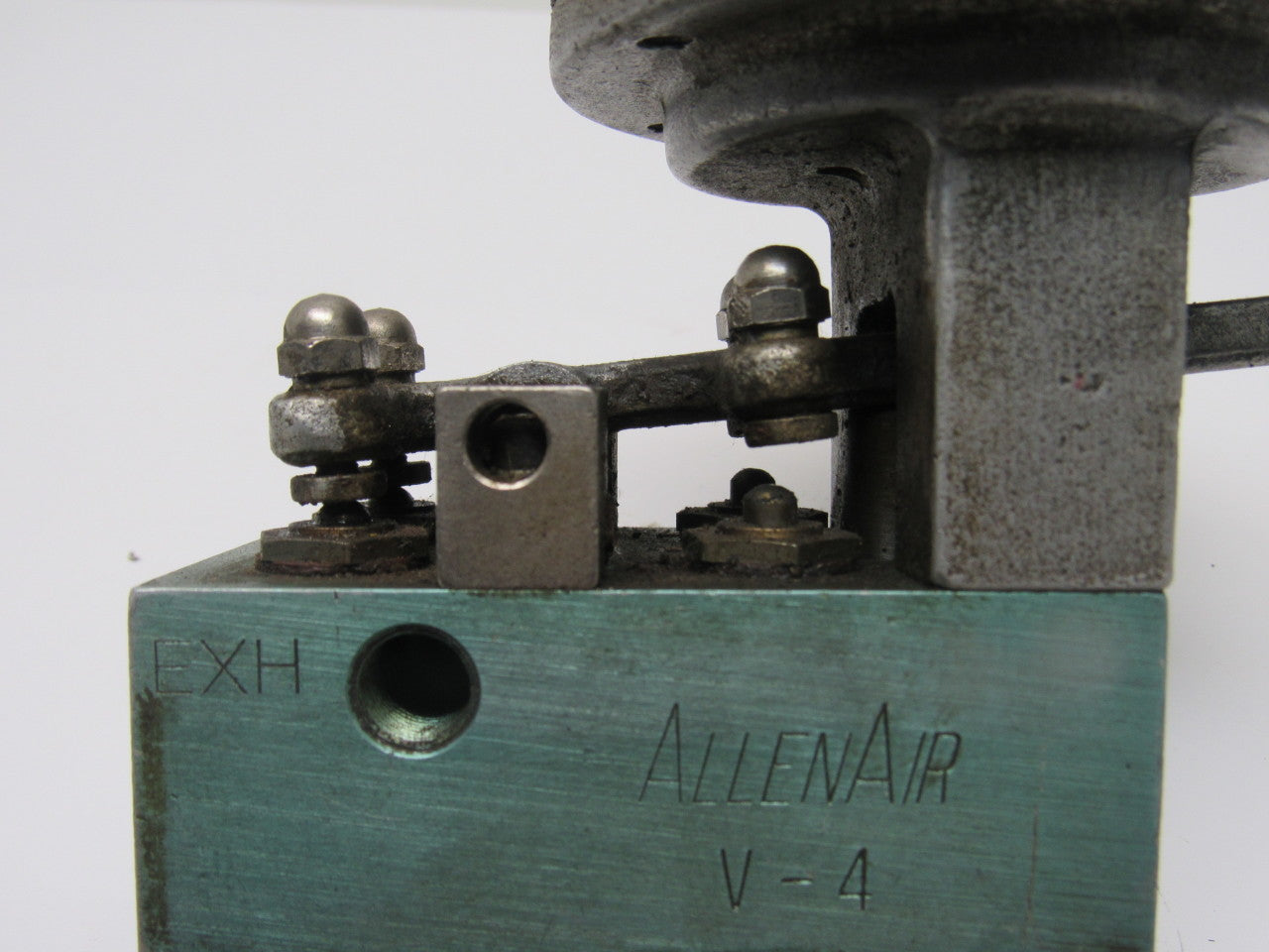 Allenair V-4 1/8" NPT 4 Way Lever Operated Poppet Valve