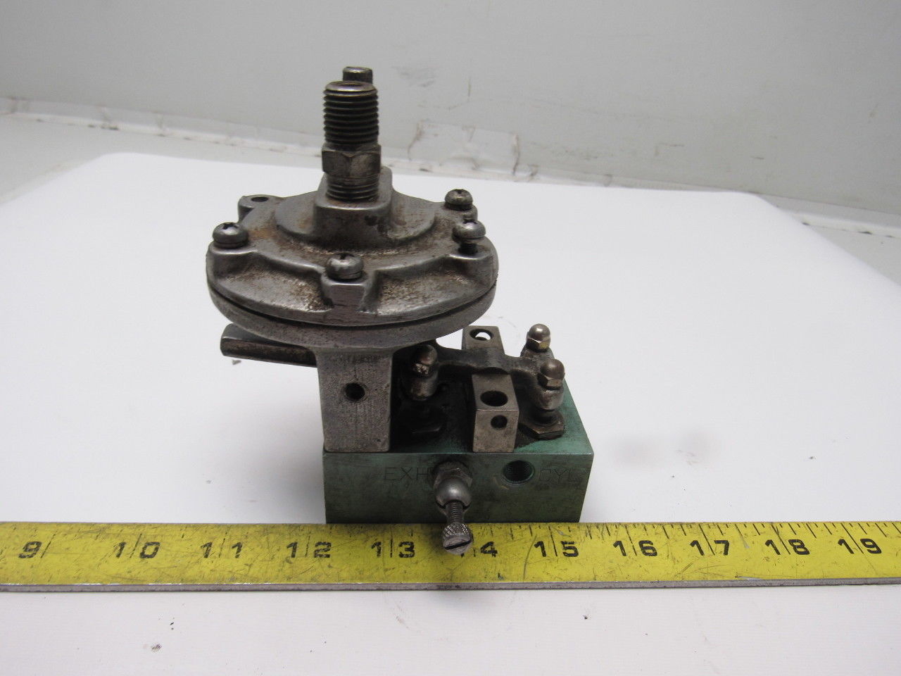 Allenair V-4 1/8" NPT 4 Way Lever Operated Poppet Valve