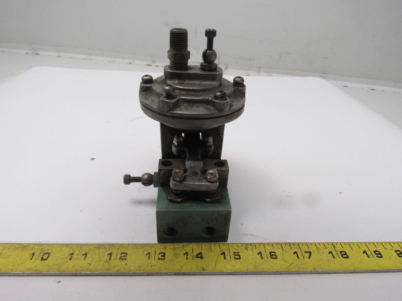 Allenair V-4 1/8" NPT 4 Way Lever Operated Poppet Valve