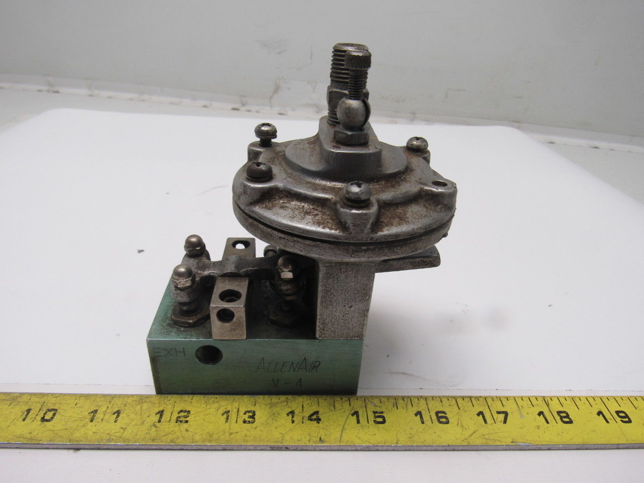 Allenair V-4 1/8" NPT 4 Way Lever Operated Poppet Valve