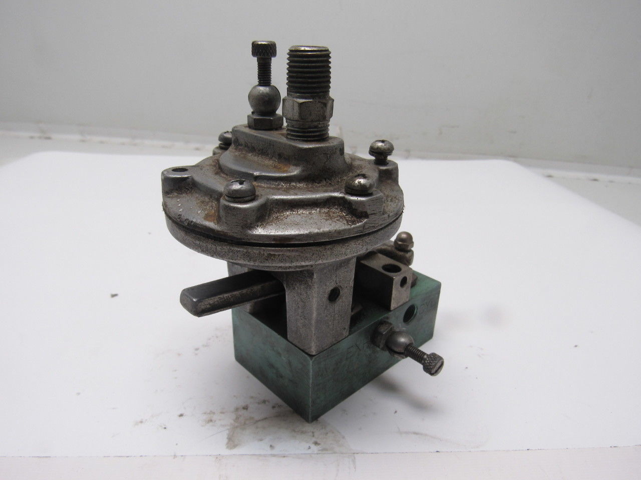 Allenair V-4 1/8" NPT 4 Way Lever Operated Poppet Valve
