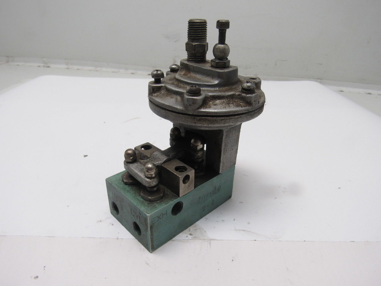 Allenair V-4 1/8" NPT 4 Way Lever Operated Poppet Valve