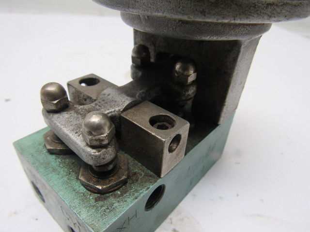 Allenair V-4 1/8" NPT 4 Way Lever Operated Poppet Valve