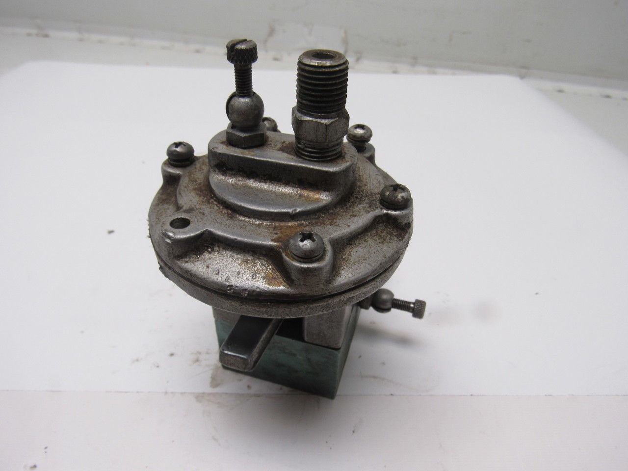 Allenair V-4 1/8" NPT 4 Way Lever Operated Poppet Valve