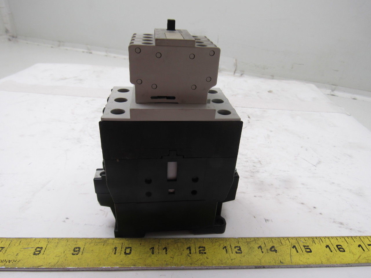 Siemens 3TF3470-0A 55A 690V AC 31Hp 3 Pole Contactor 230V Coil