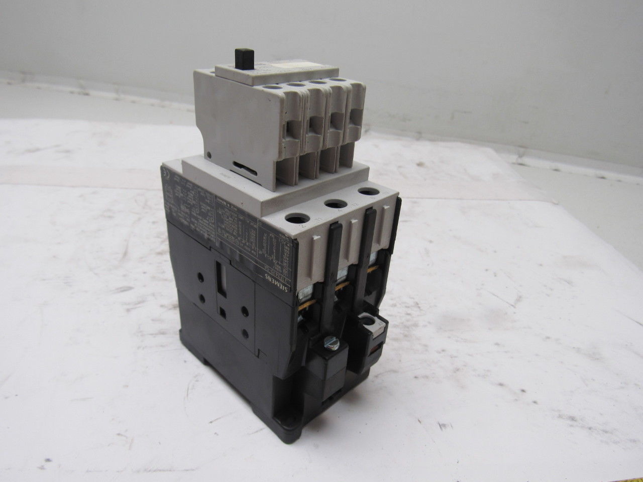 Siemens 3TF3470-0A 55A 690V AC 31Hp 3 Pole Contactor 230V Coil