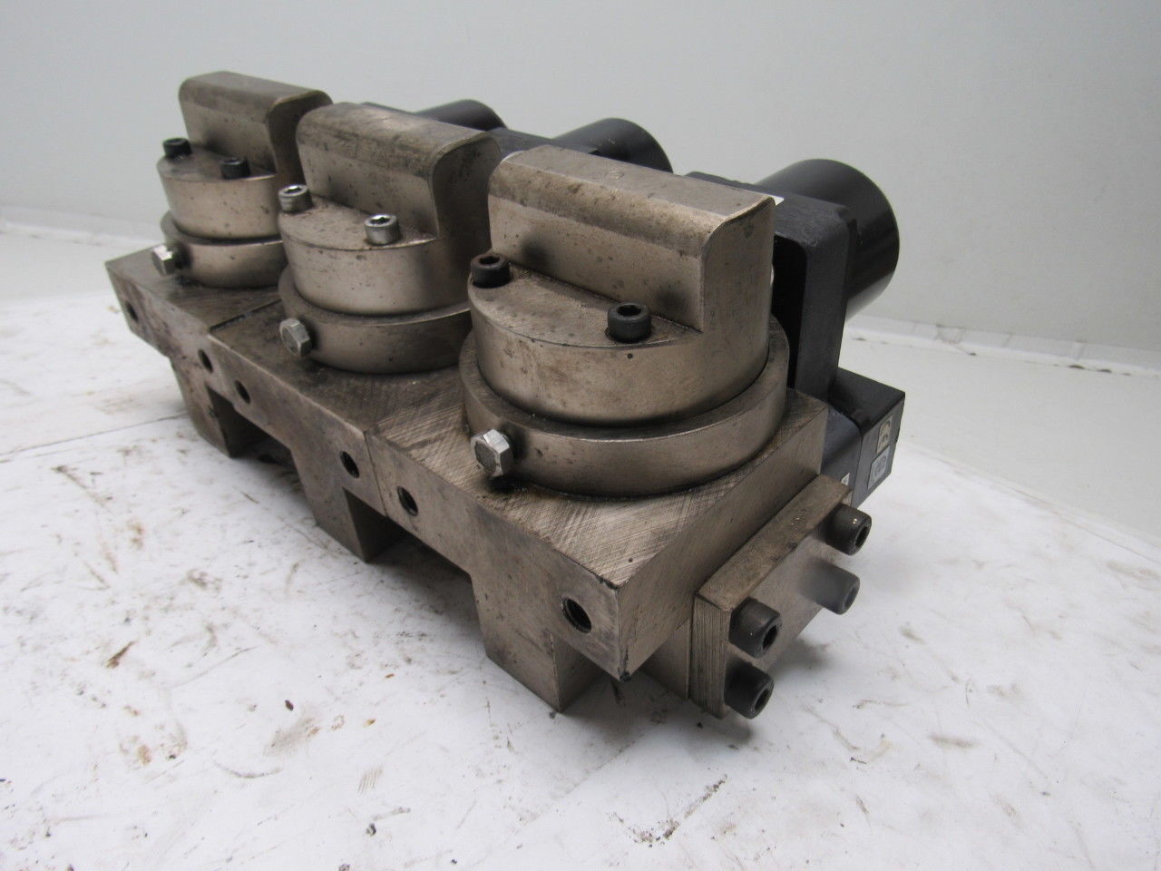 Universal Flow Monitor MSM-NSF5GPM-B-32V1.0-GTLI 5 GPM Flow Meter Triple Bank