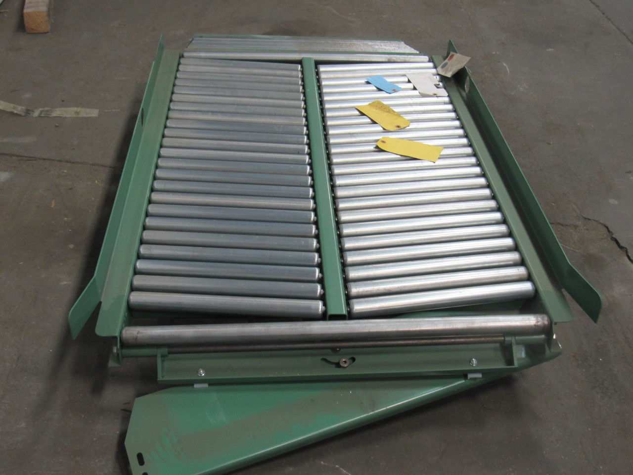 Roach Herringbone Singulator Gravity Roller Conveyor Roller Ramp 35"x 72" OAL