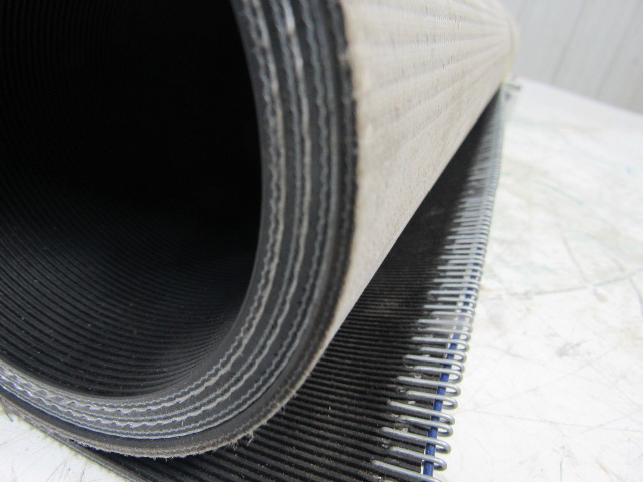 PRL2-90 30" 2 Ply Woven Back Ribbed Incline Conveyor Belt 5'
