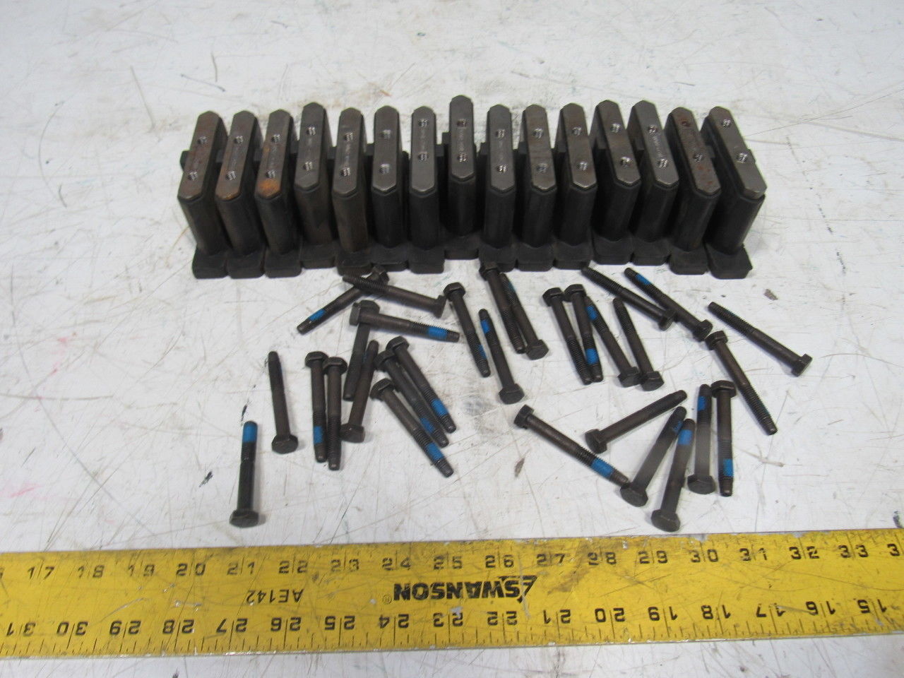 K001284AAA P7082B2 2 Bolt Mounted Isolation Sortation Insert W/Bolts Lot Of 15