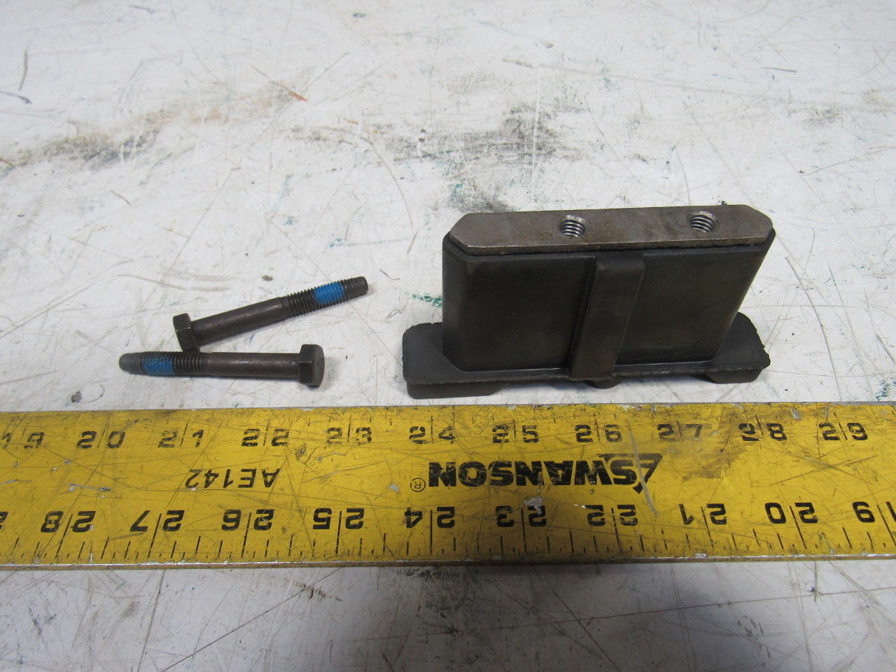 K001284AAA P7082B2 2 Bolt Mounted Isolation Sortation Insert W/Bolts Lot Of 15