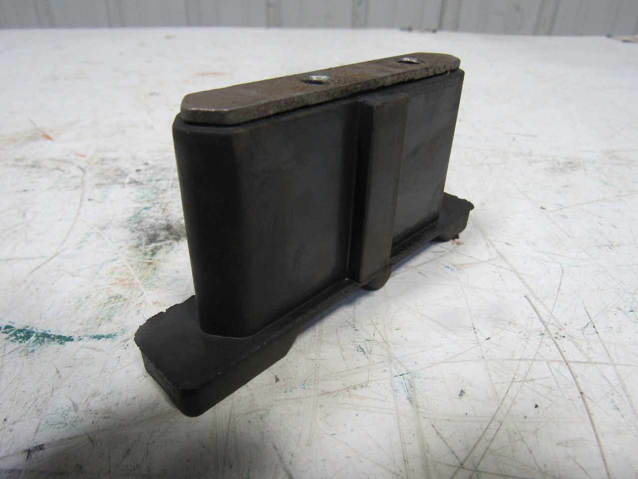 K001284AAA P7082B2 2 Bolt Mounted Isolation Sortation Insert W/Bolts Lot Of 15