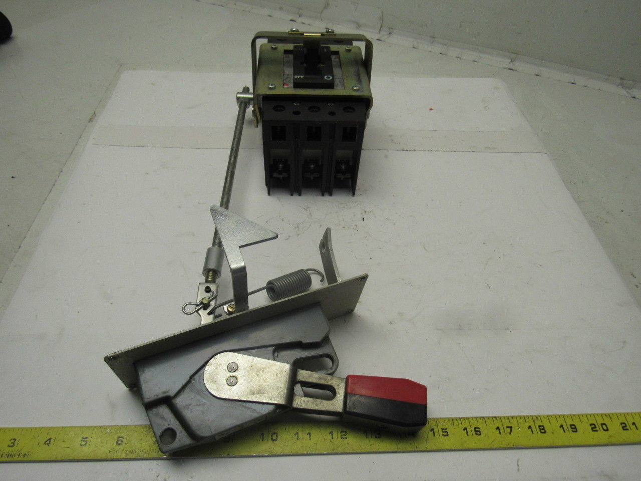 ABB UXAB 727131 R 103 3 Pole 20A Circuit Breaker 480VAC 500VDC W/Operator