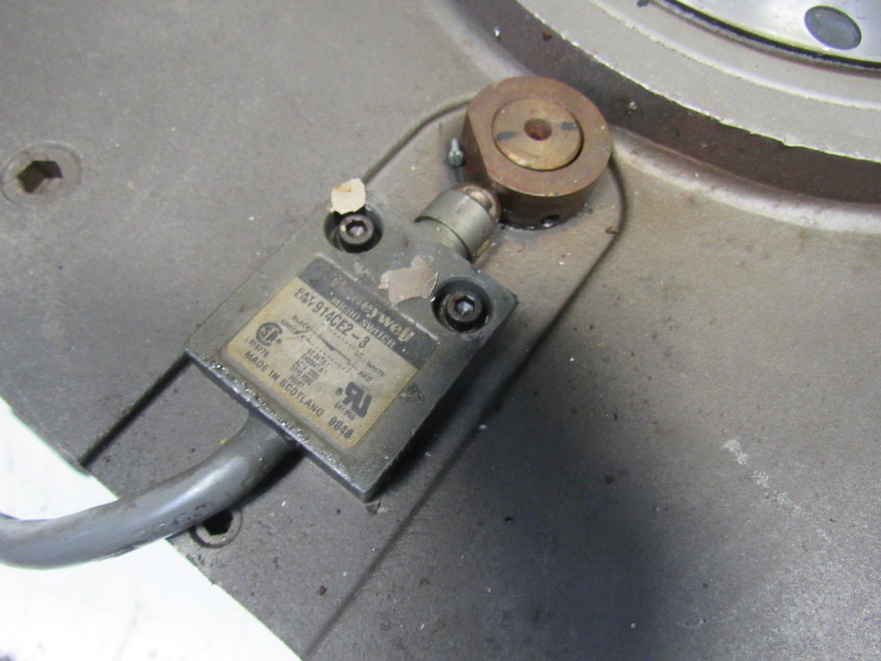 Cyclo Index Series 4010DT Model 300-1/2 180° Rotation Indexer W/Motor & Control