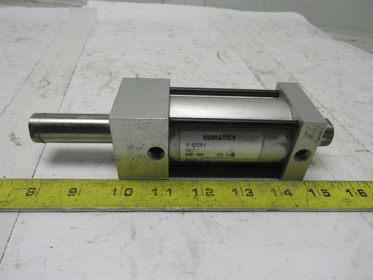 Numatics 40mm Bore 2-1/2" Stroke 1/8" Ports Double Ended Push/Pull Air Cylinder