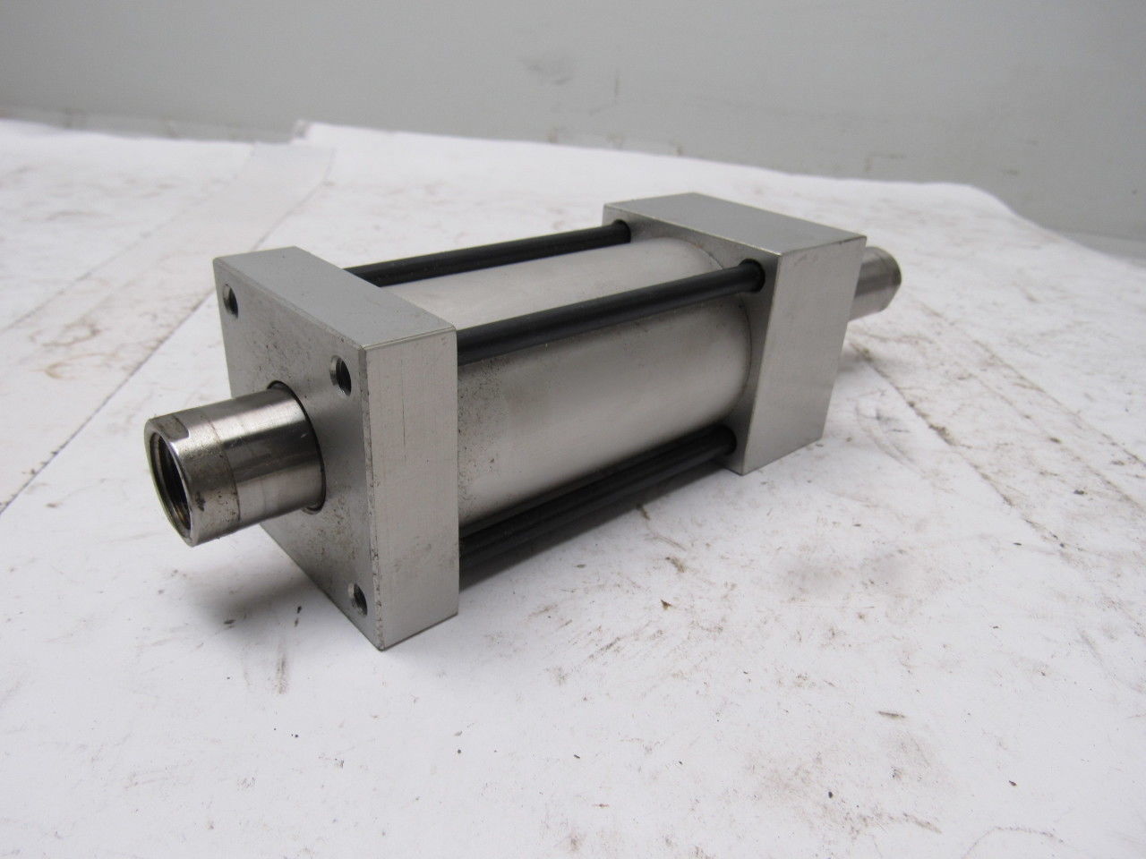 Numatics 40mm Bore 2-1/2" Stroke 1/8" Ports Double Ended Push/Pull Air Cylinder