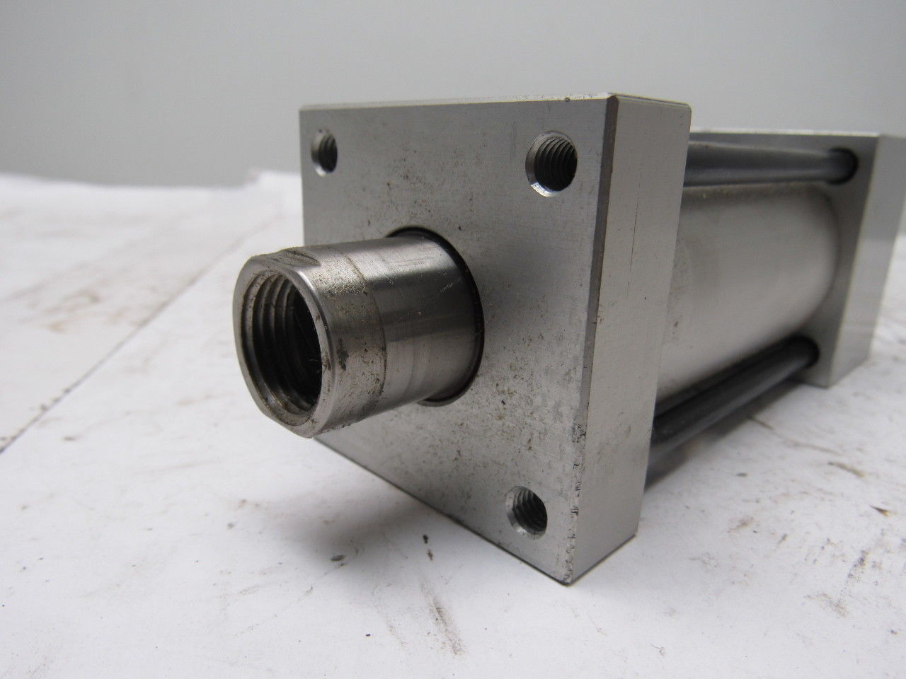 Numatics 40mm Bore 2-1/2" Stroke 1/8" Ports Double Ended Push/Pull Air Cylinder