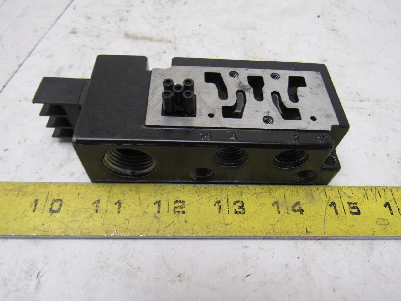 Parker PS341111CP 1/8" Subbase W/ Terminal Block For F Series Pneumatic Valves