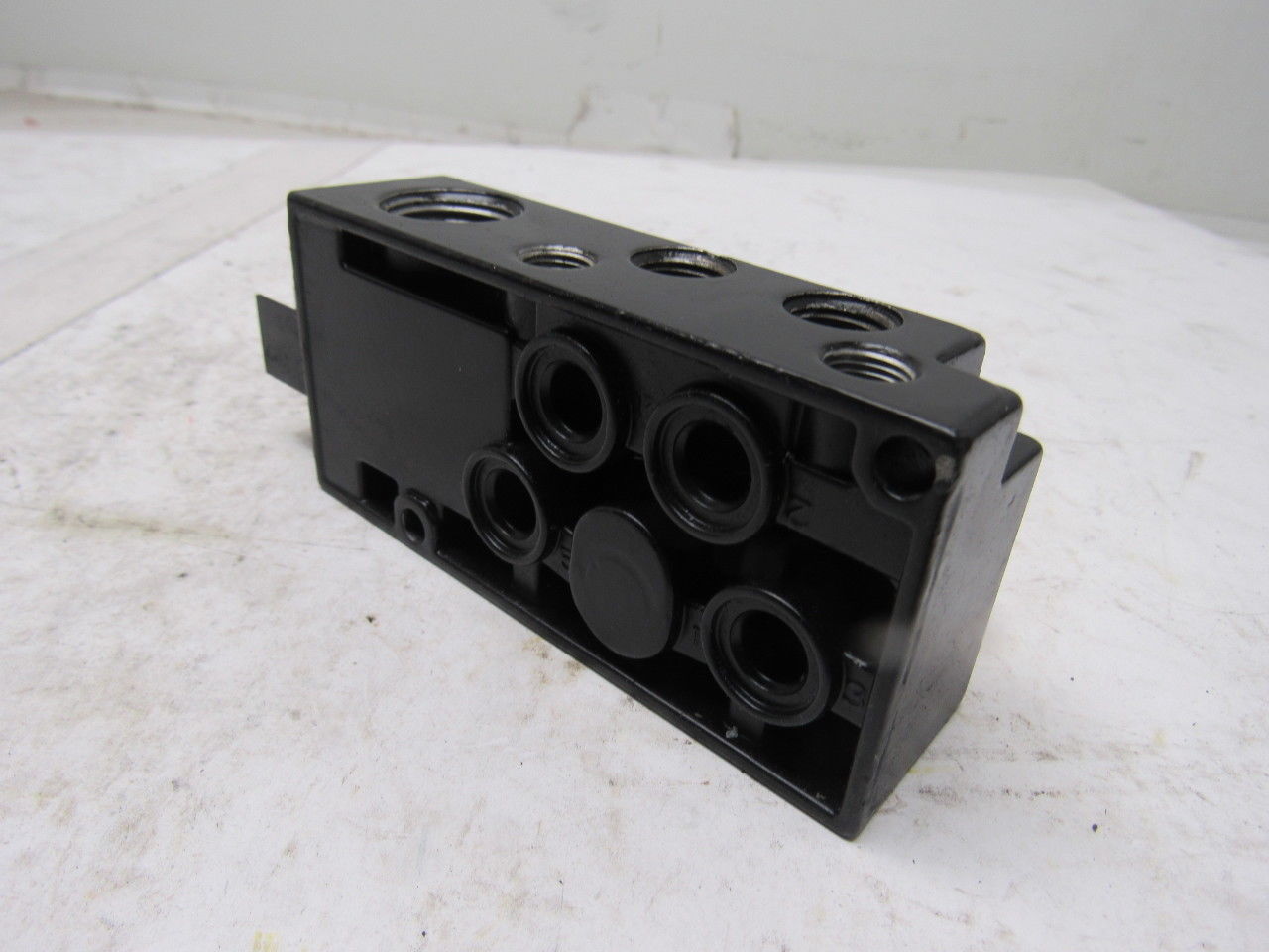Parker PS341111CP 1/8" Subbase W/ Terminal Block For F Series Pneumatic Valves