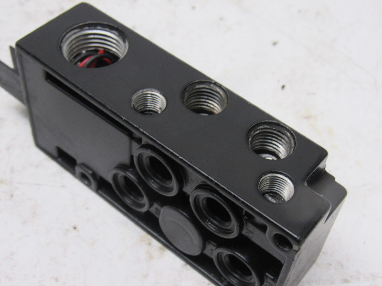 Parker PS341111CP 1/8" Subbase W/ Terminal Block For F Series Pneumatic Valves