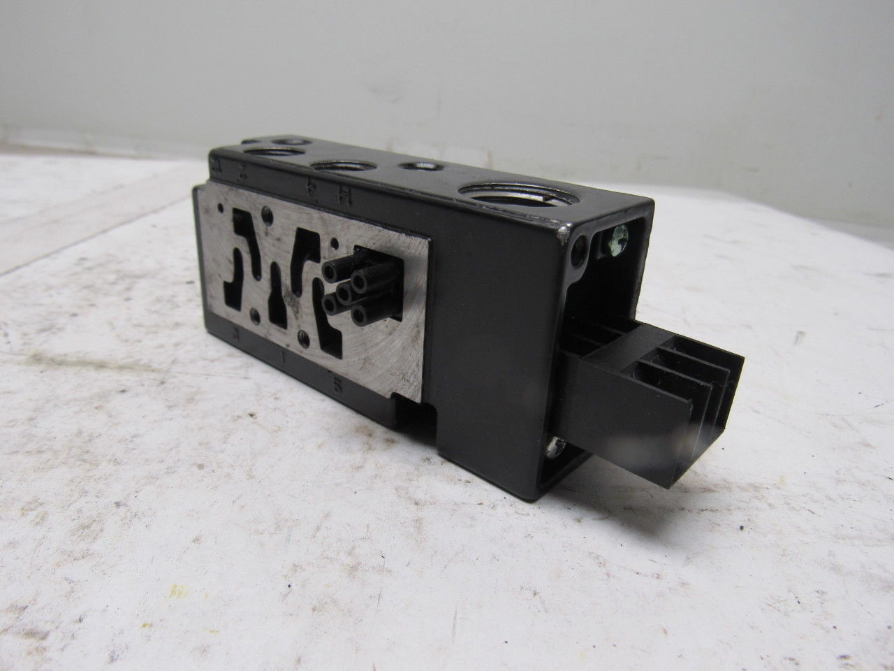 Parker PS341111CP 1/8" Subbase W/ Terminal Block For F Series Pneumatic Valves