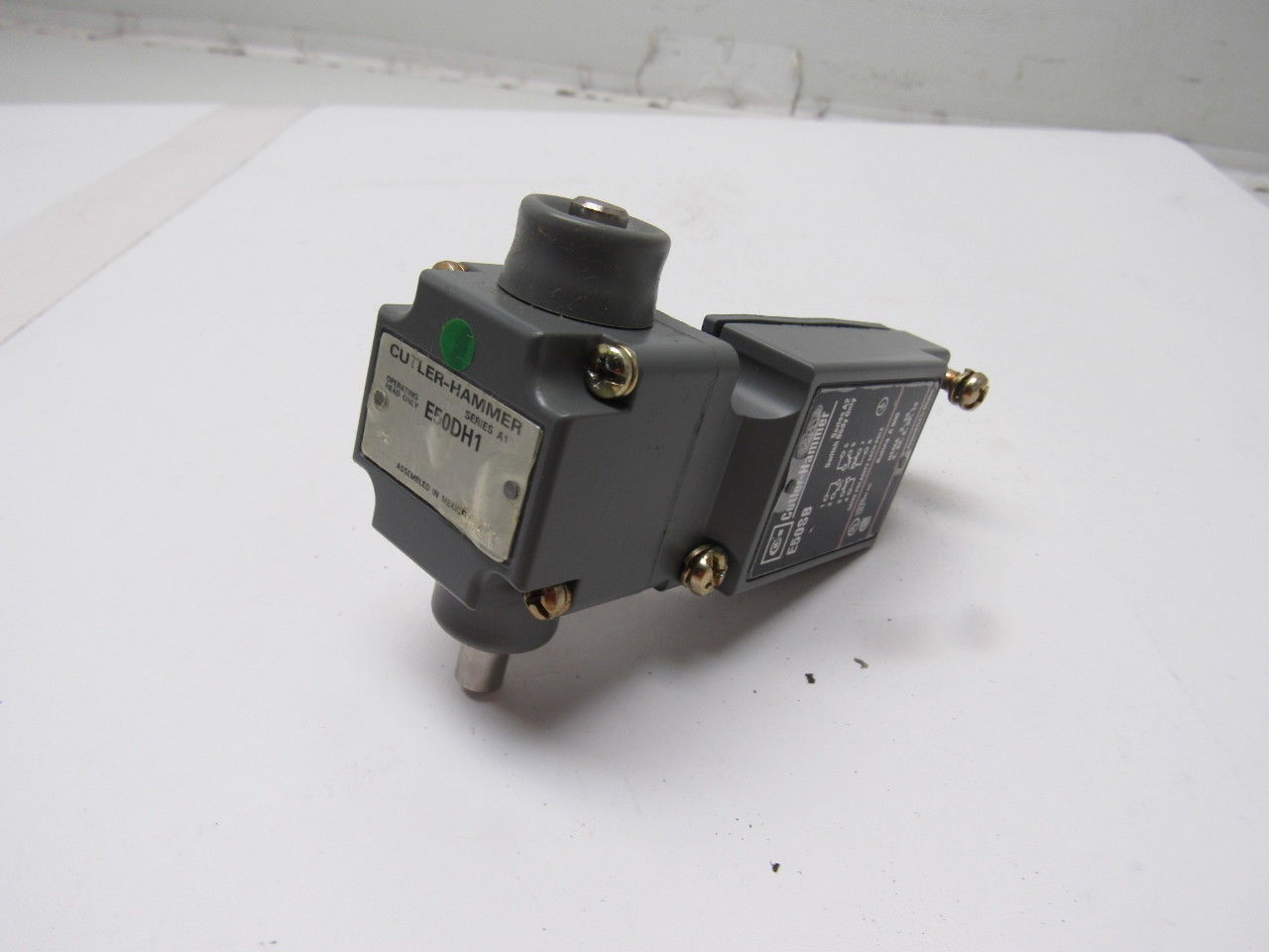 Cutler Hammer E50BH1RFY1 Side Plunger Pin Limit Switch Component No Receptacle