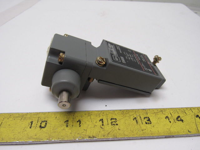 Cutler Hammer E50BH1RFY1 Side Plunger Pin Limit Switch Component No Receptacle