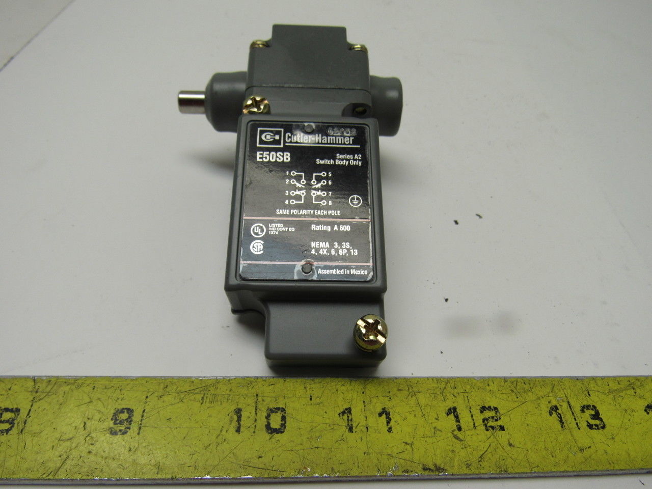 Cutler Hammer E50BH1RFY1 Side Plunger Pin Limit Switch Component No Receptacle