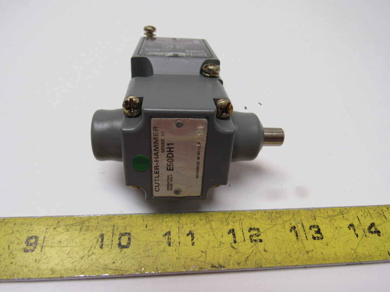 Cutler Hammer E50BH1RFY1 Side Plunger Pin Limit Switch Component No Receptacle